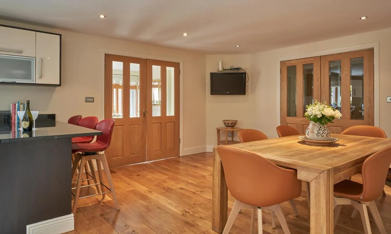 Dublin 'Home From Home', Luxury, Private Secure House 0*,